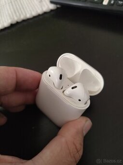 Apple AirPods 2