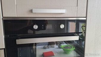 VESTAVNÁ TROUBA BEKO