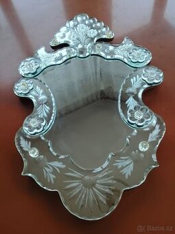 Zrcadlo benátského typu