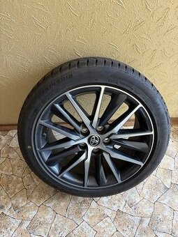 Zimní komplety Toyota Camry 235/45 R18
