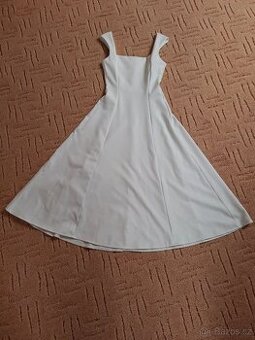 Bílé šaty do tanečních