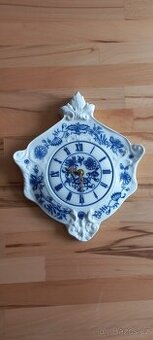 nástěnné hodiny cibulák