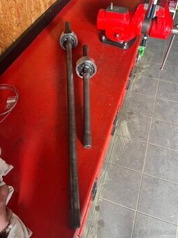 Predné poloosi z Nissan Patrol Y61