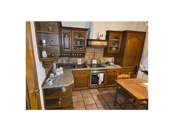 Kuchyně tmavý dub masiv s vestavěnými spotřebiči,5552