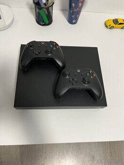 🎮 Xbox One X 1TB + 2 ovladače + FIFA 19 + RDR2