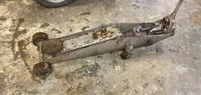 Pojízdný hydraulický hever zvedák