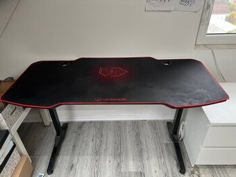 Herní stůl