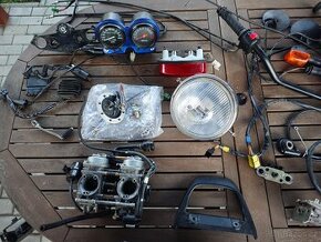 Suzuki GS 500 - díly - karburátory