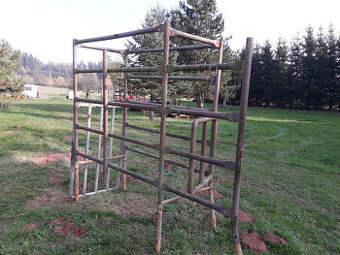 Prodám fiksační klec na dobytek