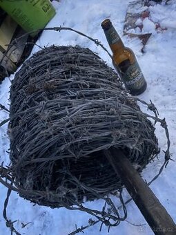 Ostnatým drát klubo