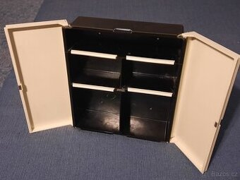 Koupelnová retro skříňka v perfektním stavu