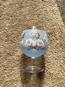 Sklenice s číslem 30