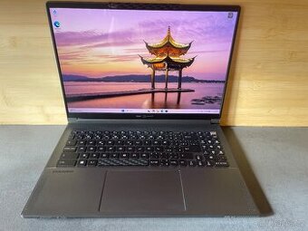 MSI Stealth 16 AMG RTX4070 2TB 32GB i9        Mercedes - AMG