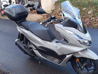 Skútr Honda PCX 125cm³