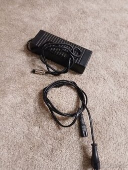 Nabíječka 40 V 2 A pro el. Koloběžku