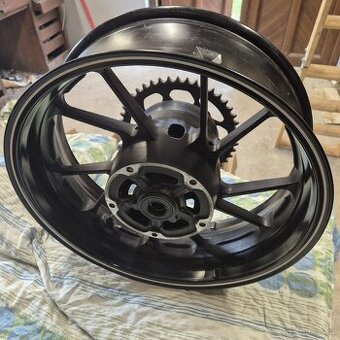 Zadní kolo yamaha mt09