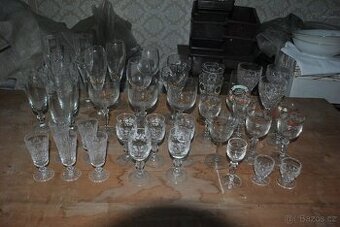 Různé skleničky na víno