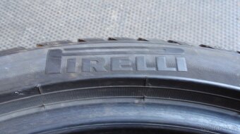 225/40 R19 Pirelli Sotozero 3 zimní DOT 4618 4,8mm