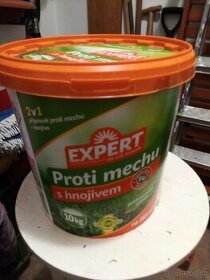 Přípravek Expert proti mechu s hnojivem - 1