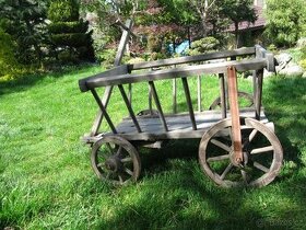 dřevěný vozík