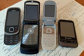 Sada starých mobilů - nefunkční /Nokia, Motorola.../