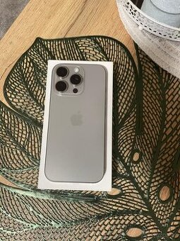 iPhone 16 pro přírodní Titan