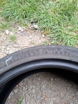 Letni pneu pirreli pzero nero 235/40/19 4.5 a 4mm
