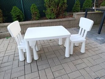 Dětský stůl se židlemi