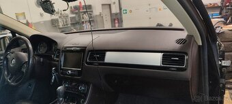 Airbagova sada palubka airbagy pásy hnědá barva Touareg 7p