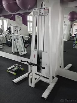 Bicepsový zdvih / přítahy v sedě - 1