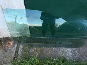 Boční okno VW Golf 4