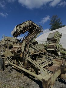 Bramborový kombajn Fortschritt E - 686 - 1