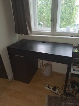 Pěkný psací stůl - 1
