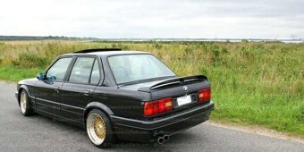 BMW E30 Mtech2 zadní křídlo