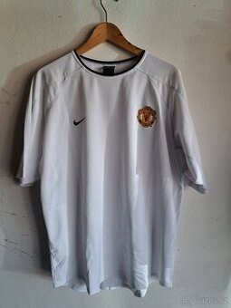 Dres Manchester United