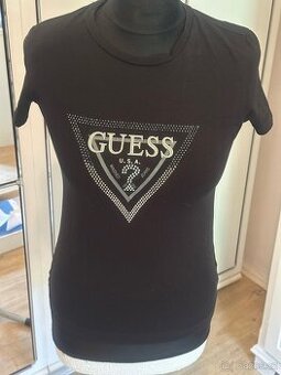 Znackove tricko Guess
