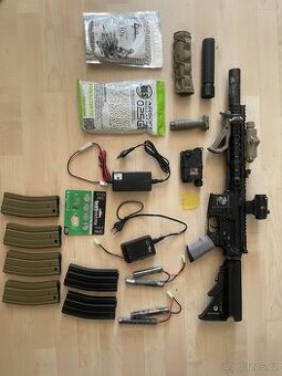 Kompletni vybava na Airsoft (zbran+prislusenstvi, obleceni)