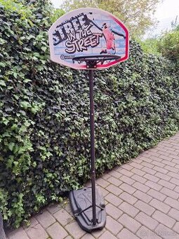 Použitý basketbalový koš