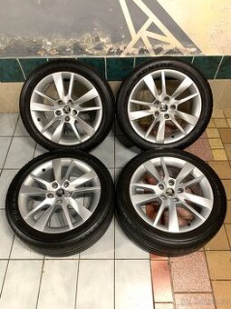Alu kola Škoda R17 5X112 LETNÍ PNEU 225/45 R17 TOP STAV T