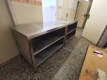 Bytelný gastro nerez stůl s policemi