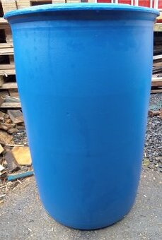 Plastové sudy 220 l