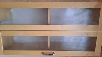 Závěsná skříň z masivu-buk