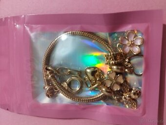 Náramek s včeličkou