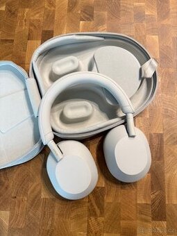 Sluchátka Sony WH-1000XM5