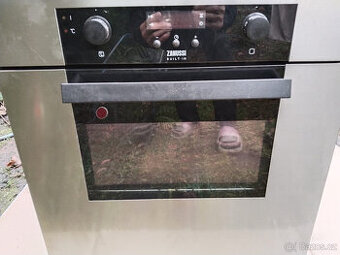 Zánovní Vestavná trouba Zanussi ZOB 881QX