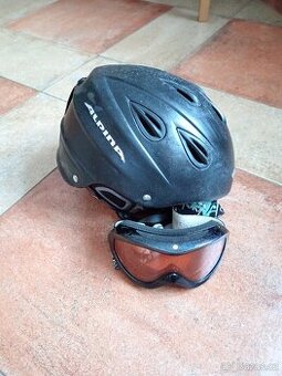 Lyžařská helma Alpina s brýlemi