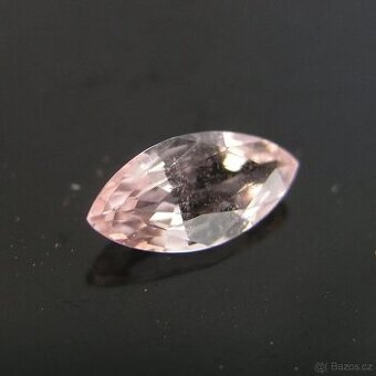 Safír-naveta-0,65 ct.