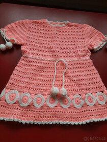 Háčkované šatičky a pletená sukýnka - 1