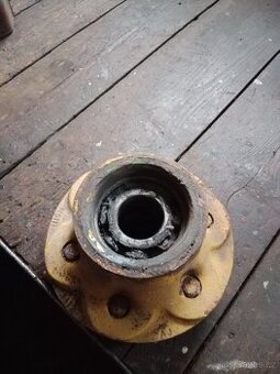 Náboj předního kola pro Zetor