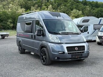 Obytná vestavba Adria Twin Active, tažné zařízení, kola R20